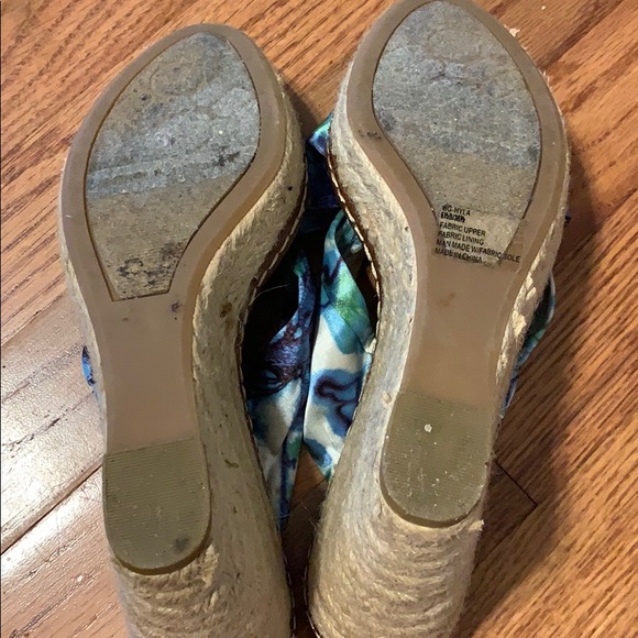 BCBG  floral wedges - Picture 5 of 5